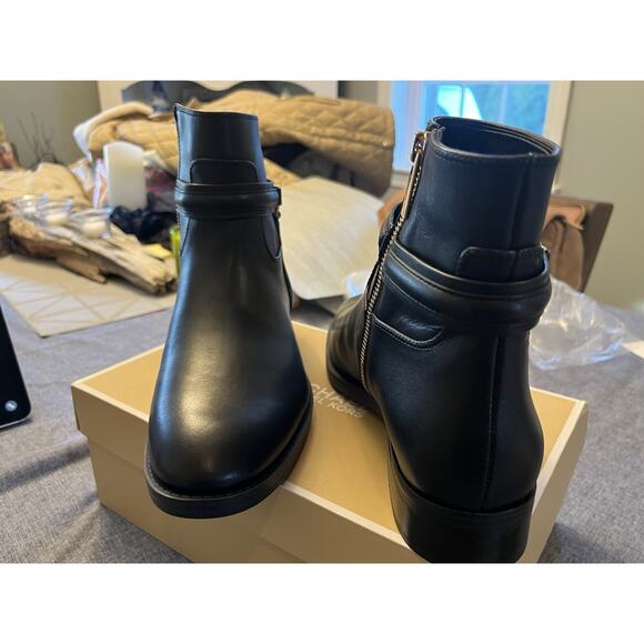 MICHAEL KORS “MINDY” FLAT LOGO BOOTIE BOMBE LEATHER BLACK SIZE 8.5 MSRP$398 - Picture 9 of 9